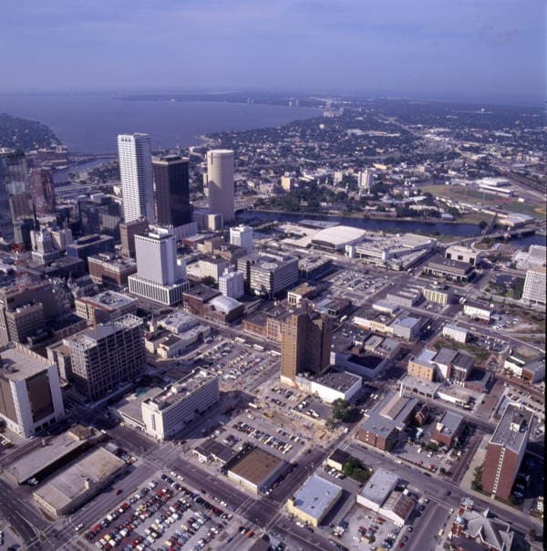 Aerial view of downtown Tampa and its bare riverfront in 1989